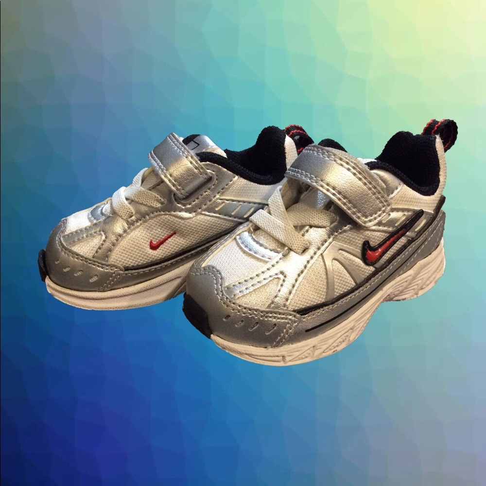 Nike little dart VI size 4C